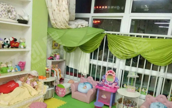 幼儿园角色游戏绿色系娃娃家图片