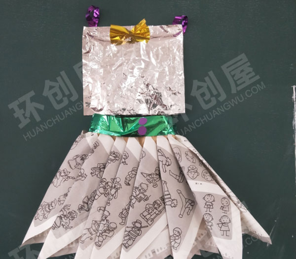 幼儿园表演区环保服装图片
