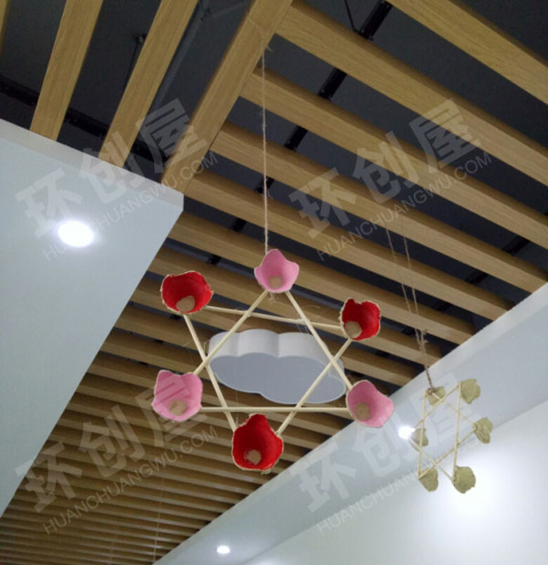 幼儿园筷子和鸡蛋托做的吊饰图片