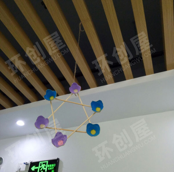 幼儿园筷子和鸡蛋托做的吊饰图片