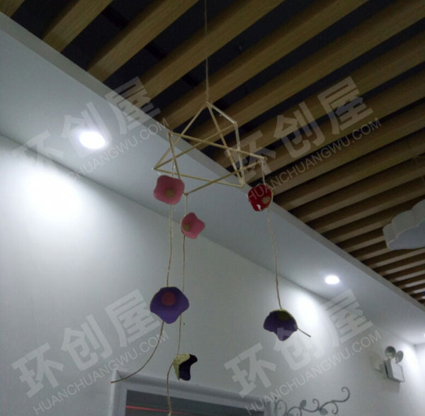 幼儿园筷子和鸡蛋托做的吊饰图片