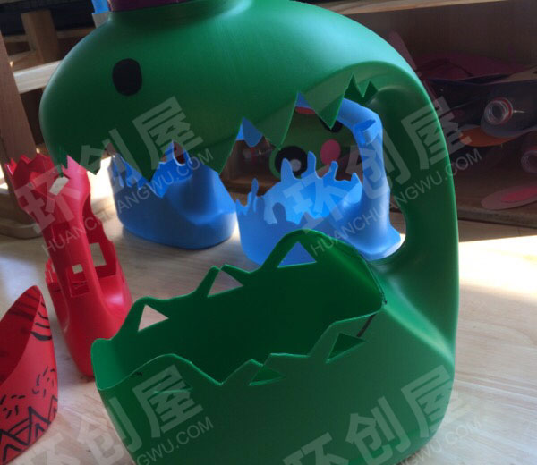 幼儿园废旧物品改造走廊摆放图片