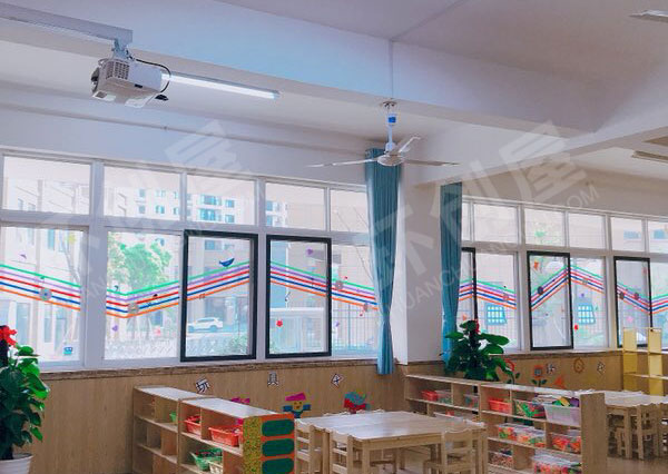 幼儿园大墙面玻璃装饰图片