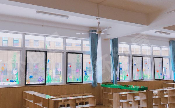 幼儿园大墙面玻璃装饰图片