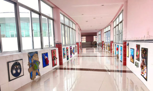 幼儿园废物利用走廊墙面作品展示图片