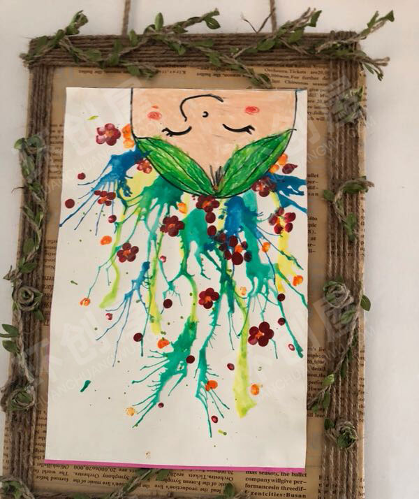 幼儿园卡通好看画框作品展示图片