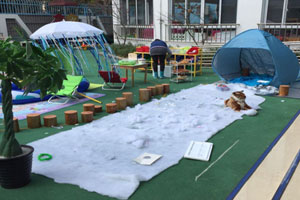 幼儿园户外搭建帐篷活动图片