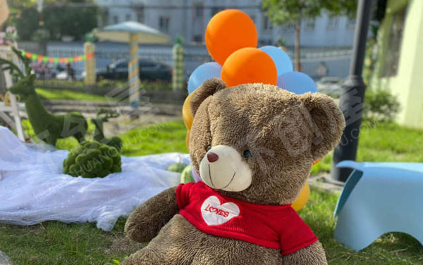 幼儿园户外环创集体生日会图片
