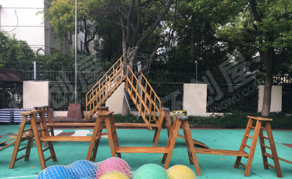 幼儿园户外活动器材环创图片