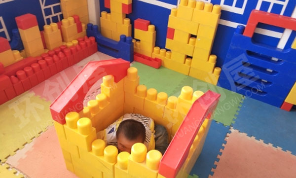 幼儿园废物利用搭建作品图片