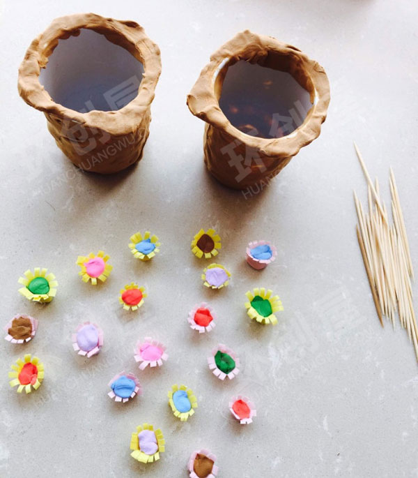 幼儿园美工区制作手工吸管粘土雏菊图片