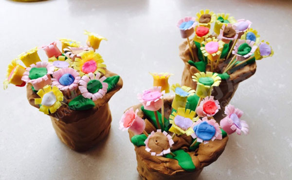 幼儿园美工区制作手工吸管粘土雏菊图片
