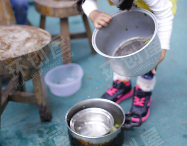 幼儿园户外角色游戏自主烹饪图片