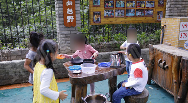 幼儿园户外角色游戏自主烹饪图片