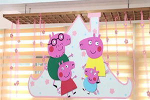 幼儿园温馨童趣吊饰环创图片4张