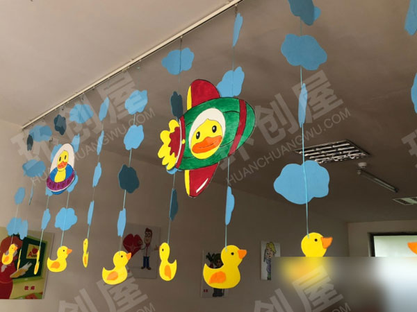 幼儿园小黄鸭主题吊饰环创图片