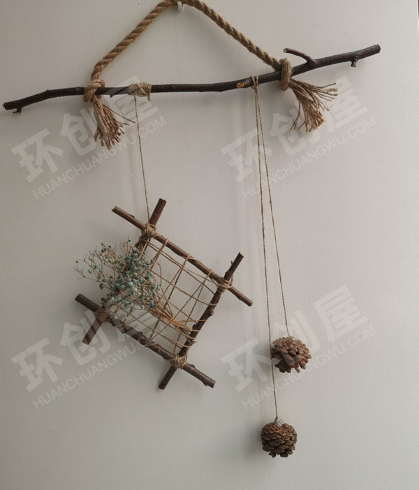 幼儿园枯木枝松果挂饰图片