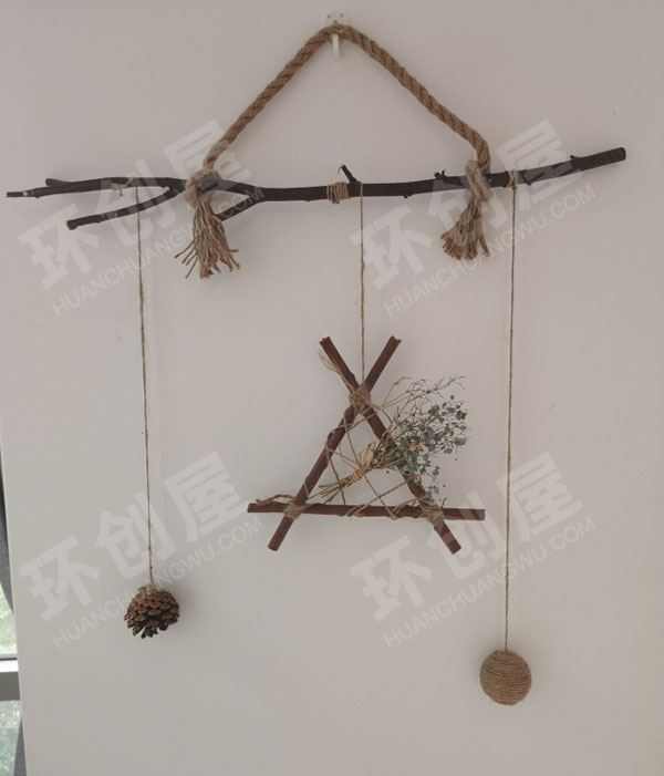 幼儿园枯木枝松果挂饰图片