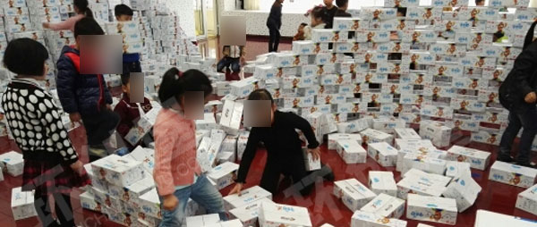幼儿园建构区牛奶盒搭建蜗牛城堡图片