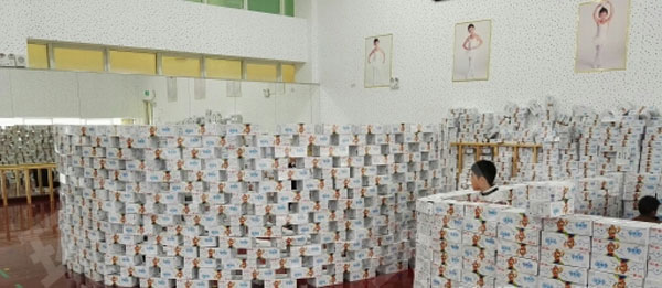幼儿园建构区牛奶盒搭建蜗牛城堡图片
