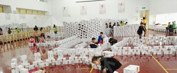 幼儿园建构区牛奶盒搭建蜗牛城堡图片