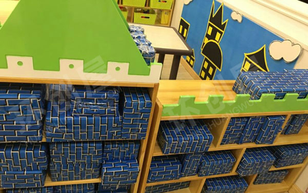 幼儿园环创建构区废物利用纸杯搭建图片