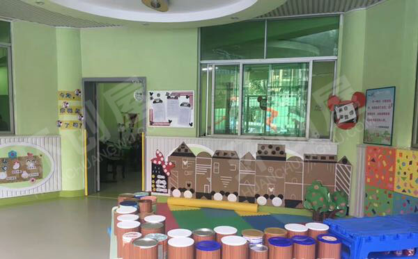 幼儿园建构区瓶瓶罐罐搭建图片