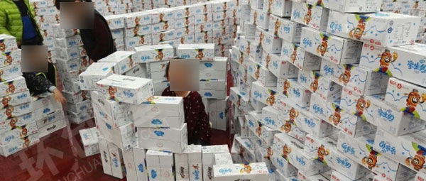 幼儿园建构区牛奶盒搭建蜗牛城堡图片