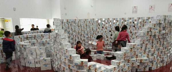幼儿园建构区牛奶盒搭建蜗牛城堡图片