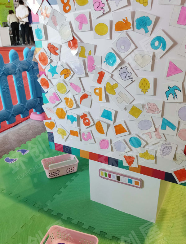 幼儿园科学区环创颜色变变变图片