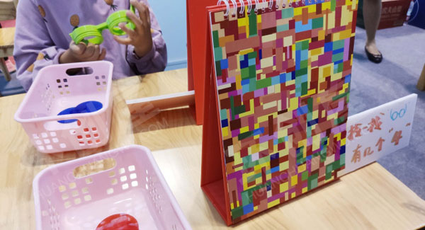幼儿园科学区环创颜色变变变图片