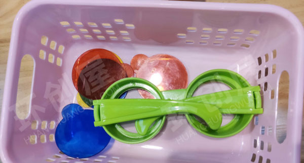 幼儿园科学区环创颜色变变变图片