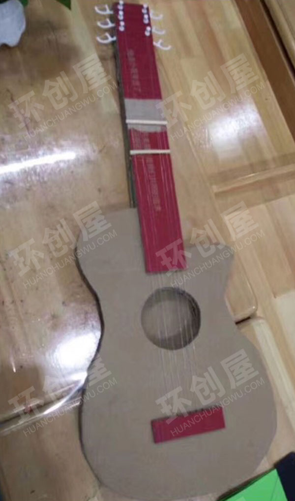 幼儿园表演区自制手工吉他图片