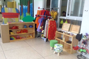 幼儿园表演区小剧场道具场景图片2张