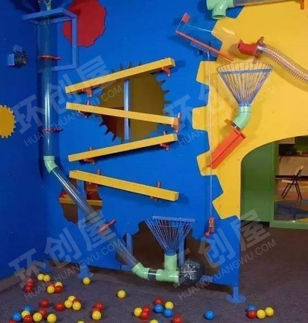 幼儿园墙面布置多功能墙面墙面迷宫图片
