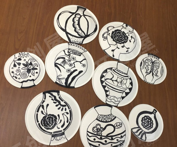 幼儿园手工制作成品走廊摆放图片