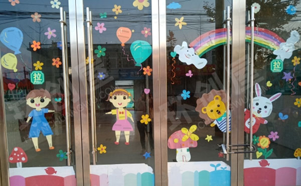 幼儿园卡通可爱玻璃大门图片