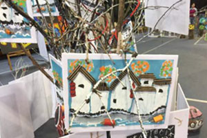 幼儿园各种主题儿童绘画户外作品展示图片11张