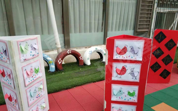 幼儿园户外秋季画展图片