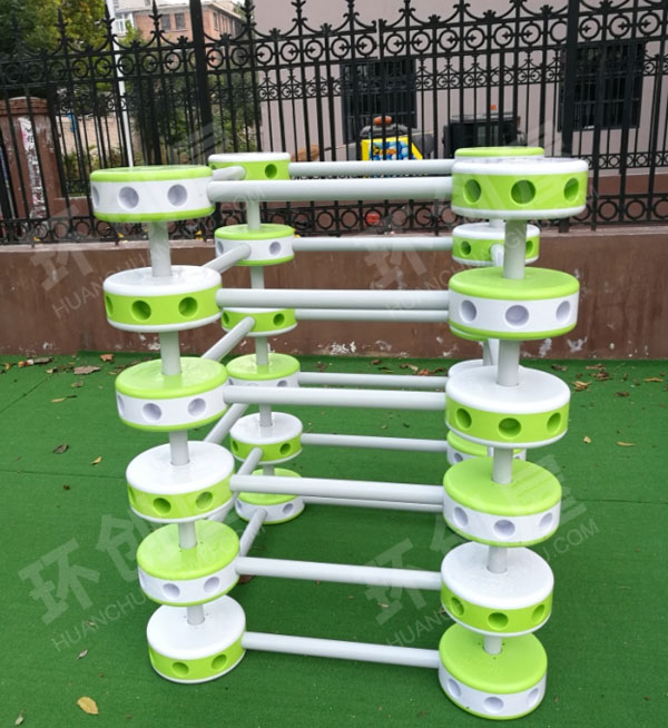 幼儿园户外运动万能工匠搭建图片