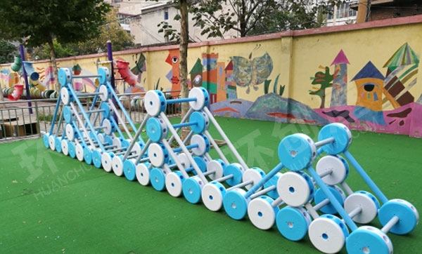 幼儿园户外运动万能工匠搭建图片