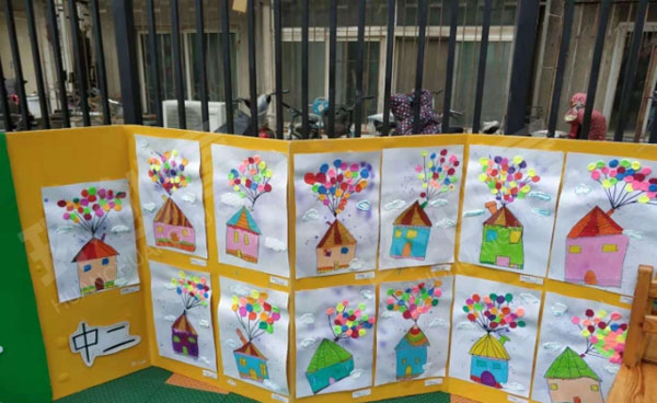 幼儿园户外秋季画展图片