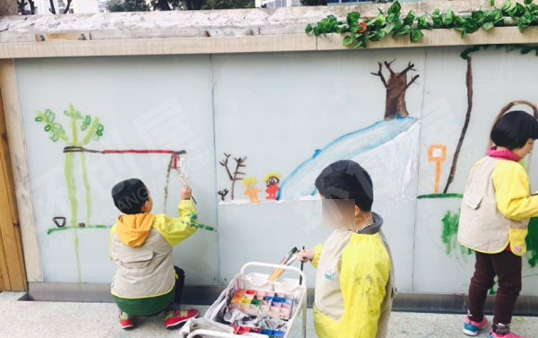 幼儿园户外水粉创意涂鸦图片