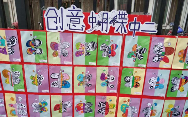 幼儿园户外秋季画展图片