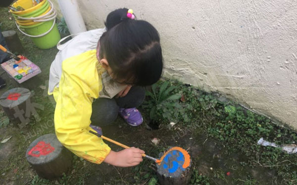 幼儿园户外水粉创意涂鸦图片