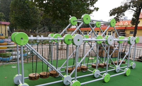 幼儿园户外运动万能工匠搭建图片