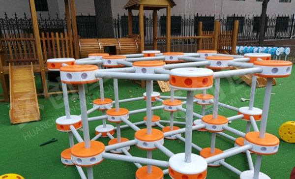 幼儿园户外运动万能工匠搭建图片