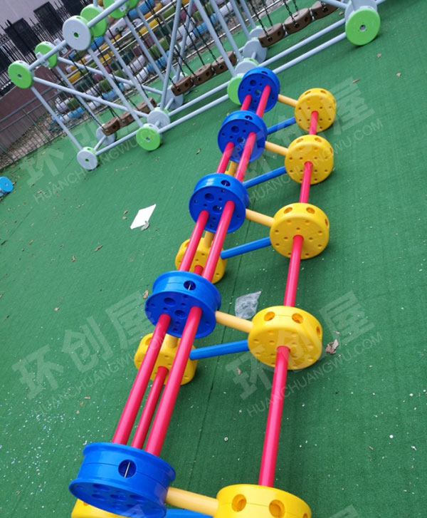 幼儿园户外运动万能工匠搭建图片