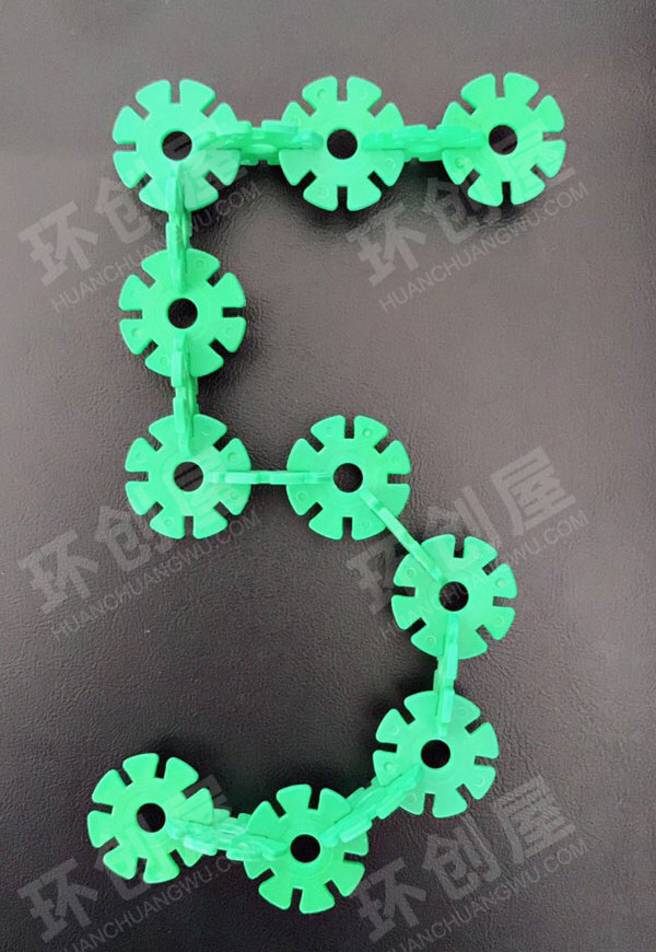 幼儿园建构区环创雪花片拼数字图片