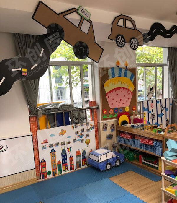 幼儿园建构区废物利用纸箱瓶瓶罐罐图片